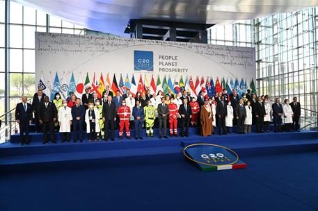 30/10/2021. Cumbre del G20. El presidente del Gobierno, Pedro Sánchez, durante la foto de familia de los líderes del G20, a la que se han su...